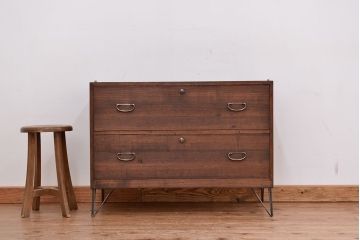 アンティーク家具　アンティーク　古い木のシンプルな鉄脚ローチェスト(ローボード)?
