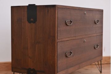 アンティーク家具　アンティーク　古い木のシンプルな鉄脚ローチェスト(ローボード)?