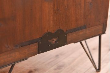アンティーク家具　アンティーク　古い木のシンプルな鉄脚ローチェスト(ローボード)?