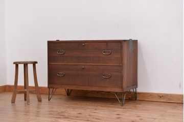 アンティーク家具　アンティーク　古い木のシンプルな鉄脚ローチェスト(ローボード)?