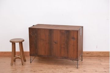 アンティーク家具　アンティーク　古い木のシンプルな鉄脚ローチェスト(ローボード)?