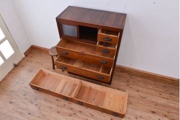 レトロ家具　昭和レトロ　チェッカーガラス引き戸のアンティークチェスト(引き出し)