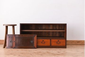 アンティーク家具　アンティーク　可愛いデザイン!3杯引き出し付き　ローボード