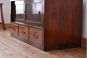 アンティーク家具　アンティーク　可愛いデザイン!3杯引き出し付き　ローボード