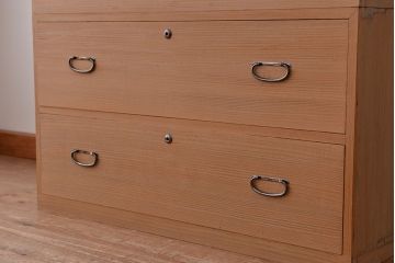 アンティーク家具　アンティーク　桐三段重ね箪笥(桐箪笥、桐たんす)