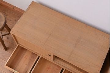 アンティーク家具　アンティーク　桐三段重ね箪笥(桐箪笥、桐たんす)