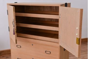 アンティーク家具　アンティーク　桐三段重ね箪笥(桐箪笥、桐たんす)