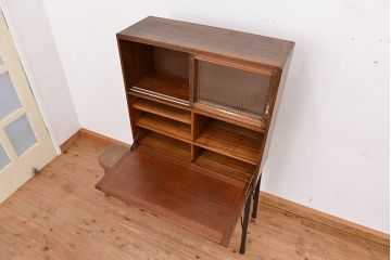 アンティーク家具　アンティーク　収納力抜群!モールガラス引き戸の鉄脚ライティングビューロー