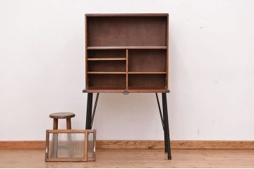アンティーク家具　アンティーク　収納力抜群!モールガラス引き戸の鉄脚ライティングビューロー