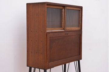 アンティーク家具　アンティーク　収納力抜群!モールガラス引き戸の鉄脚ライティングビューロー