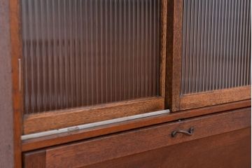 アンティーク家具　アンティーク　収納力抜群!モールガラス引き戸の鉄脚ライティングビューロー