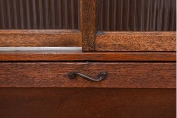 アンティーク家具　アンティーク　収納力抜群!モールガラス引き戸の鉄脚ライティングビューロー