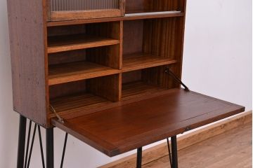 アンティーク家具　アンティーク　収納力抜群!モールガラス引き戸の鉄脚ライティングビューロー