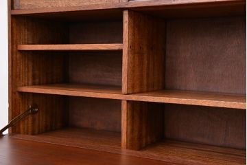 アンティーク家具　アンティーク　収納力抜群!モールガラス引き戸の鉄脚ライティングビューロー