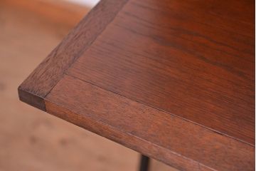 アンティーク家具　アンティーク　収納力抜群!モールガラス引き戸の鉄脚ライティングビューロー