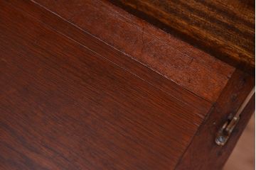 アンティーク家具　アンティーク　収納力抜群!モールガラス引き戸の鉄脚ライティングビューロー