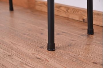 アンティーク家具　アンティーク　収納力抜群!モールガラス引き戸の鉄脚ライティングビューロー