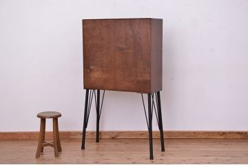 アンティーク家具　アンティーク　収納力抜群!モールガラス引き戸の鉄脚ライティングビューロー