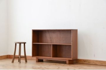レトロ家具　1970年代レトロなデザインの飾り棚(本棚)