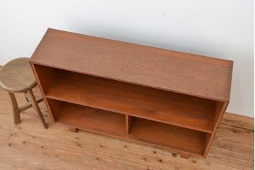 レトロ家具　1970年代レトロなデザインの飾り棚(本棚)