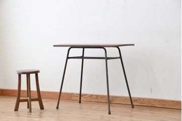 アンティーク家具　アンティーク　天板古材の小振りな鉄脚テーブル(鉄足、机、在宅ワーク、在宅用テーブル、作業台、デスク)
