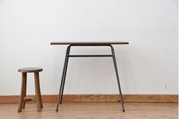 アンティーク家具　アンティーク　天板古材の小振りな鉄脚テーブル(鉄足、机、在宅ワーク、在宅用テーブル、作業台、デスク)