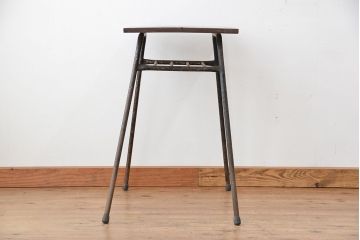 アンティーク家具　アンティーク　天板古材の小振りな鉄脚テーブル(鉄足、机、在宅ワーク、在宅用テーブル、作業台、デスク)