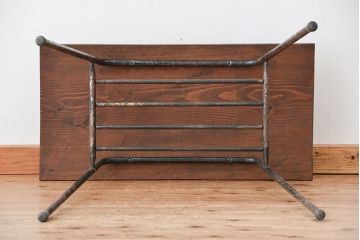 アンティーク家具　アンティーク　天板古材の小振りな鉄脚テーブル(鉄足、机、在宅ワーク、在宅用テーブル、作業台、デスク)