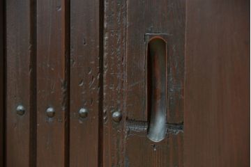 アンティーク家具　古民具・骨董　重厚な六尺水屋箪笥サイドボード下段(収納棚)