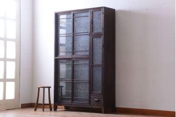 レトロ家具　昭和レトロ　結霜ガラス入り!脚付きアンティーク収納棚