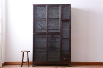 レトロ家具　昭和レトロ　結霜ガラス入り!脚付きアンティーク収納棚