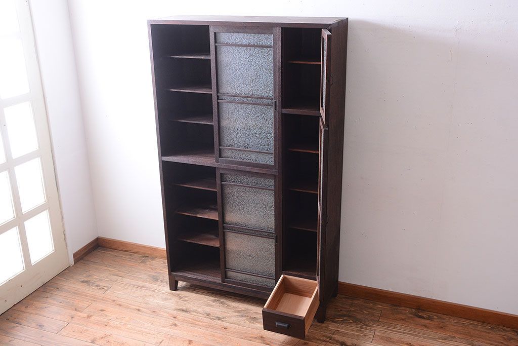 レトロ家具　昭和レトロ　結霜ガラス入り!脚付きアンティーク収納棚