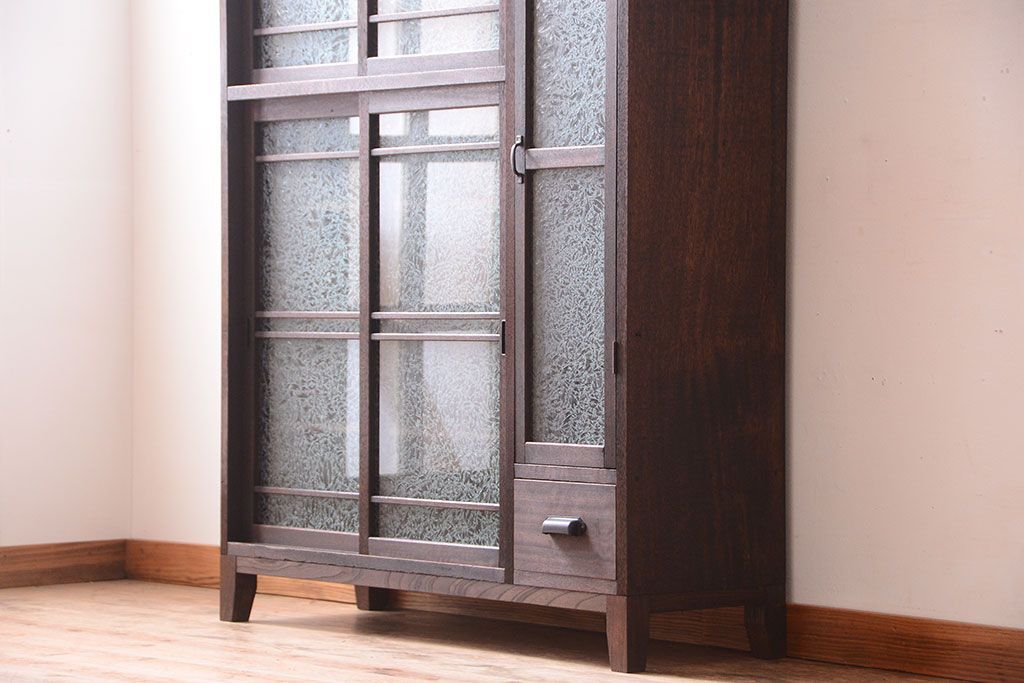 レトロ家具　昭和レトロ　結霜ガラス入り!脚付きアンティーク収納棚