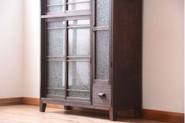 レトロ家具　昭和レトロ　結霜ガラス入り!脚付きアンティーク収納棚