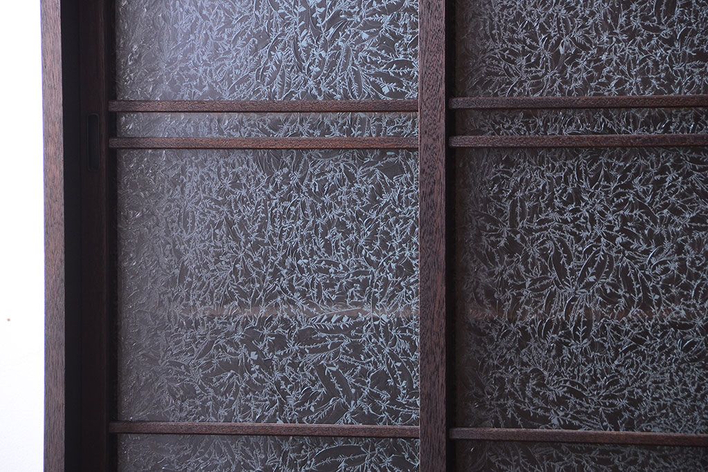 レトロ家具　昭和レトロ　結霜ガラス入り!脚付きアンティーク収納棚