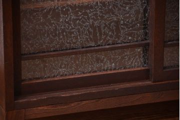 レトロ家具　昭和レトロ　結霜ガラス入り!脚付きアンティーク収納棚