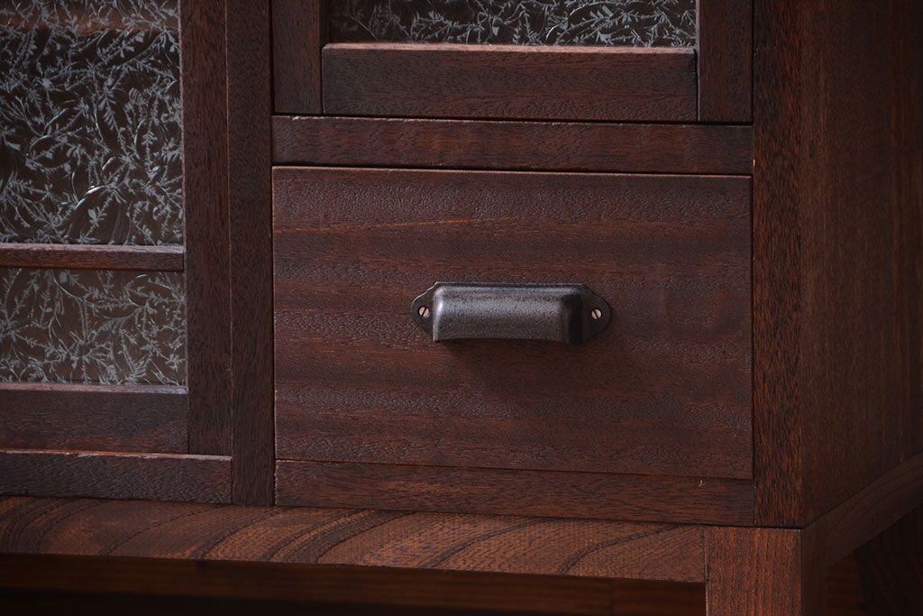 レトロ家具　昭和レトロ　結霜ガラス入り!脚付きアンティーク収納棚