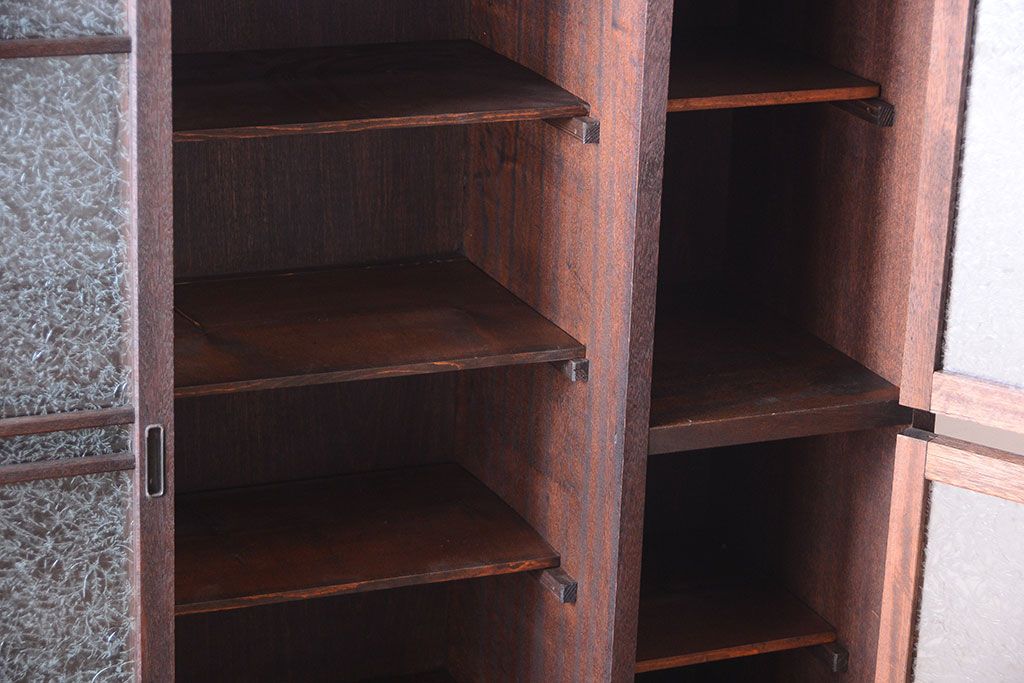 レトロ家具　昭和レトロ　結霜ガラス入り!脚付きアンティーク収納棚