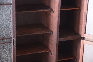 レトロ家具　昭和レトロ　結霜ガラス入り!脚付きアンティーク収納棚