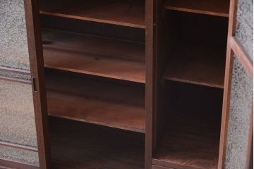 レトロ家具　昭和レトロ　結霜ガラス入り!脚付きアンティーク収納棚