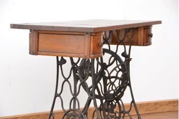 アンティーク家具　★アンティーク　足踏みシンガーミシンテーブル(SINGER)?
