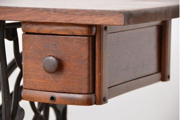 アンティーク家具　★アンティーク　足踏みシンガーミシンテーブル(SINGER)?