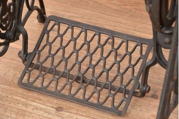 アンティーク家具　★アンティーク　足踏みシンガーミシンテーブル(SINGER)?