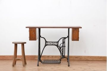 アンティーク家具　アンティーク　足踏みシンガーミシンテーブル(SINGER)