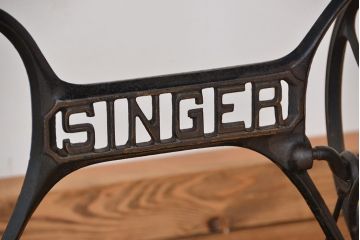アンティーク家具　アンティーク　足踏みシンガーミシンテーブル(SINGER)