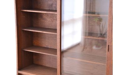 アンティーク家具　アンティーク　古い木のシンプルな薄型前面ガラス収納棚