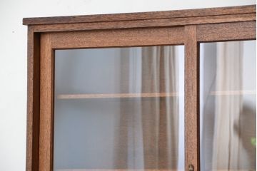 アンティーク家具　アンティーク　古い木のシンプルな薄型前面ガラス収納棚?
