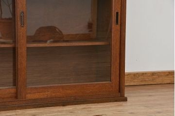 アンティーク家具　アンティーク　古い木のシンプルな薄型前面ガラス収納棚?