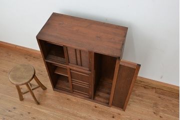 アンティーク家具　アンティーク　古い木味のカサ入れ付き下駄箱(収納棚)