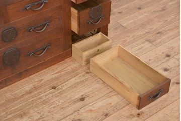アンティーク家具　古民具・骨董　前面欅!使いやすく素敵なデザインの帳場箪笥